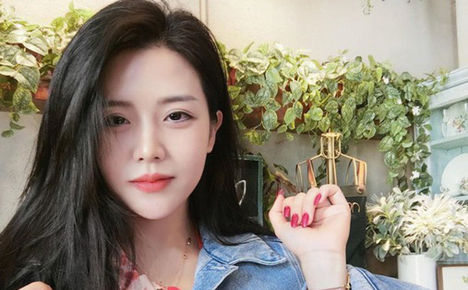 Dù không hoạt động nghệ thuật, nhưng em gái của Ông Cao Thắng – Ông Thoại Liên (sinh năm 1989) luôn được công chúng hết sức quan tâm.