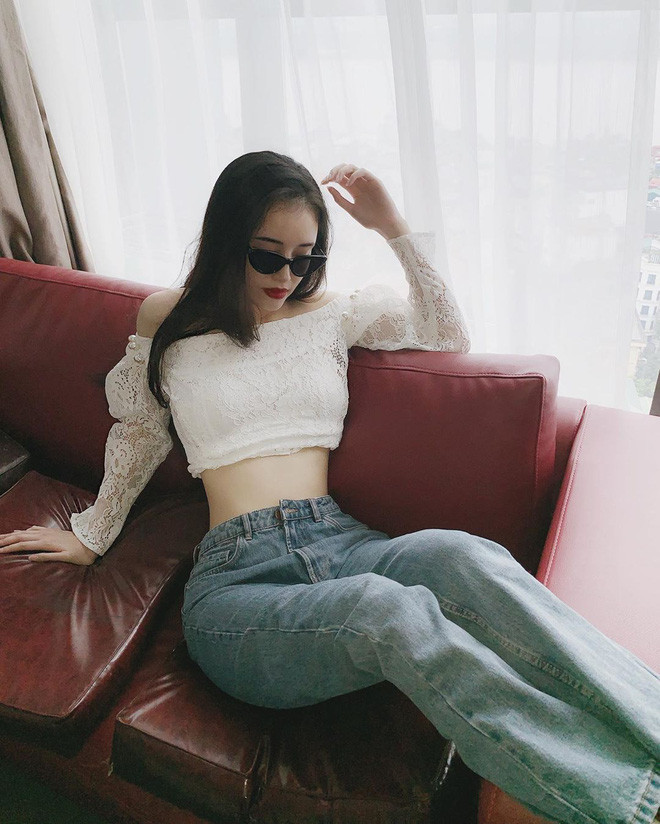 Ngọc Phượng cũng được nhiều người nhận xét sành điệu, chơi đồ hiệu không kém chị gái.