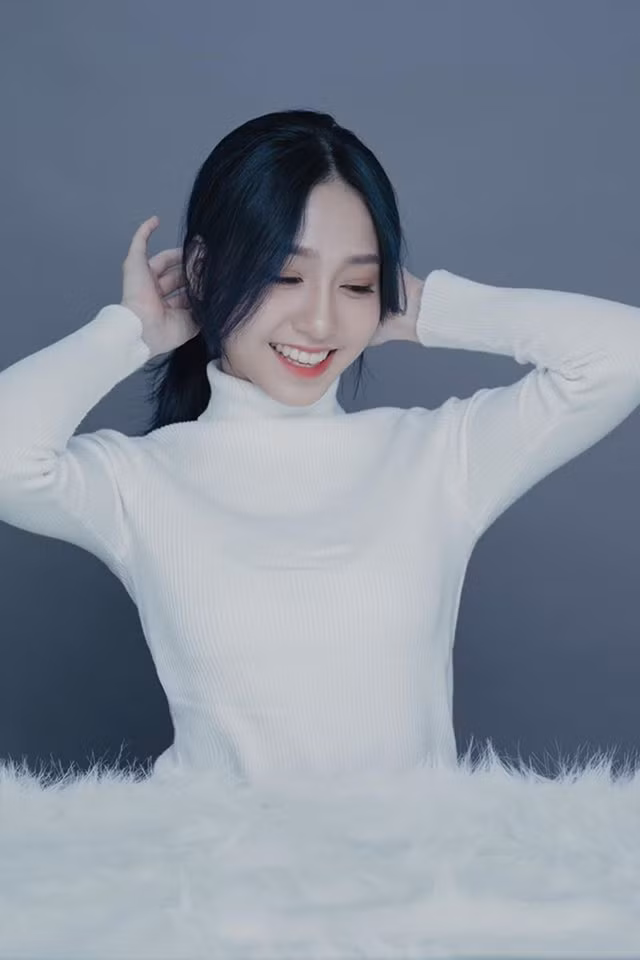 Bị liệt 2 chân, nữ sinh Kinh tế vẫn khiến vạn người “tan chảy” Bi liet 2 chan, nu sinh Kinh te van khien van nguoi “tan chay”