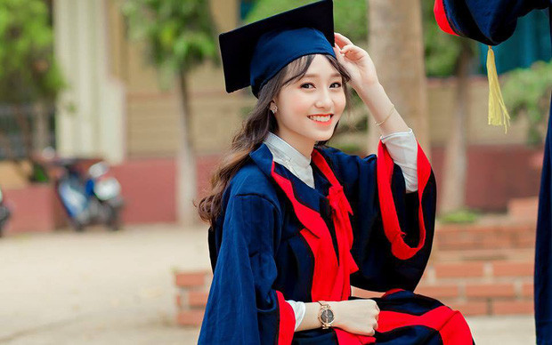 Tuy nhiên, nữ sinh 2K này đã không may mắn khi tai họa ập đến với cô lúc cô 4 tuổi. Lúc đó, Trúc Phương được bác sĩ kết luận mắc phải căn bệnh quái ác viêm tủy cách ngang, thuộc loại bệnh hiểm nghèo ít gặp ở địa bàn tỉnh Đắk Lắk.