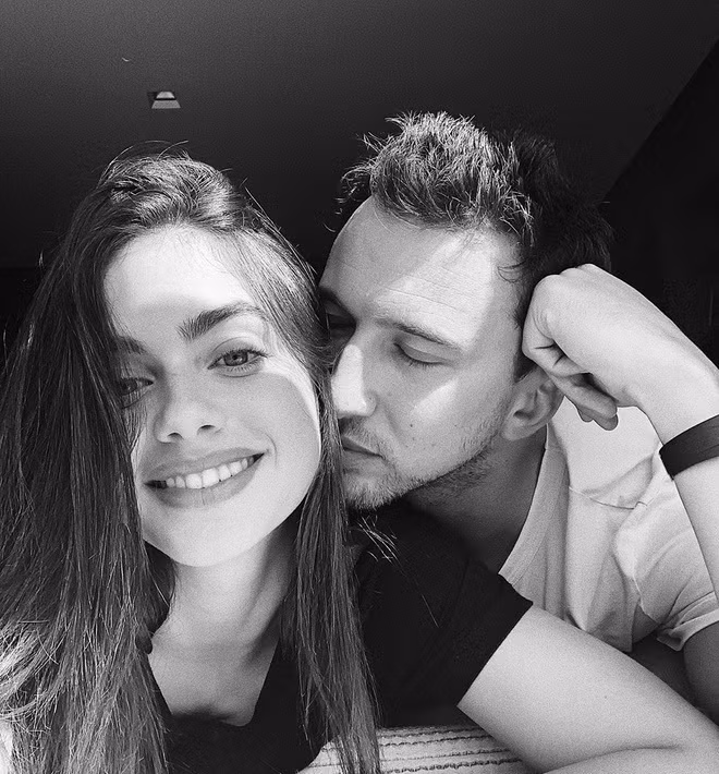 Năm 2019, Yael Shelbia bắt đầu hẹn hò Brandon Korff - con trai của tỷ phú Shari Redstone. Cả hai thường xuyên khoe hình ảnh tình cảm trên mạng xã hội.