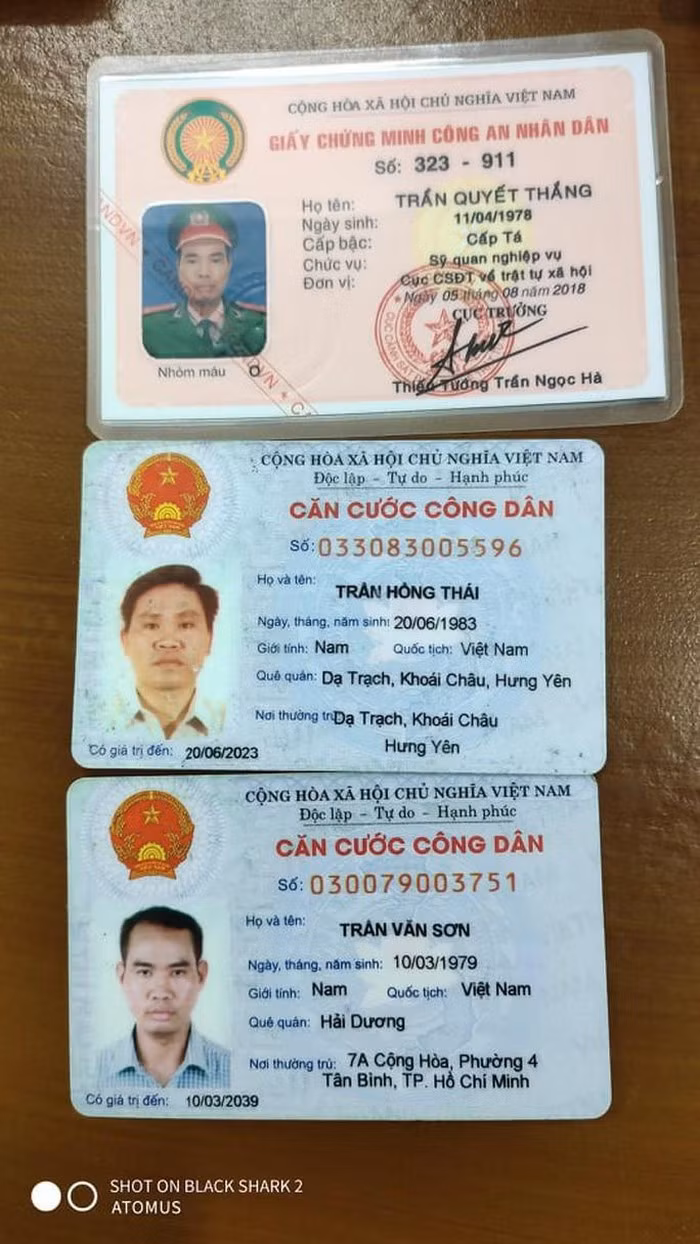 Nguoi phu nu bi canh sat hinh su 'dom' xong vao nha doc lenh bat giam ke gi?-Hinh-3