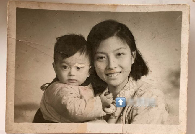 Dù không phải trong giới showbiz, thế nhưng mỗi thành viên trong gia đình của cô gái này đều rất đẹp ngay từ thời còn trẻ.