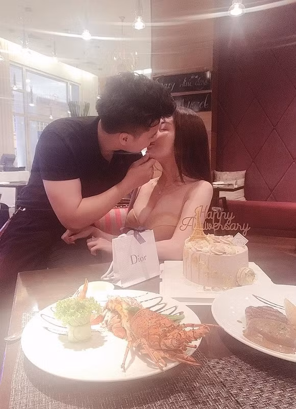 Năm 2019, sau gần một năm hẹn hò, Âu Hà My được bạn trai tổ chức một màn cầu hôn siêu lãng mạn tại Pháp.