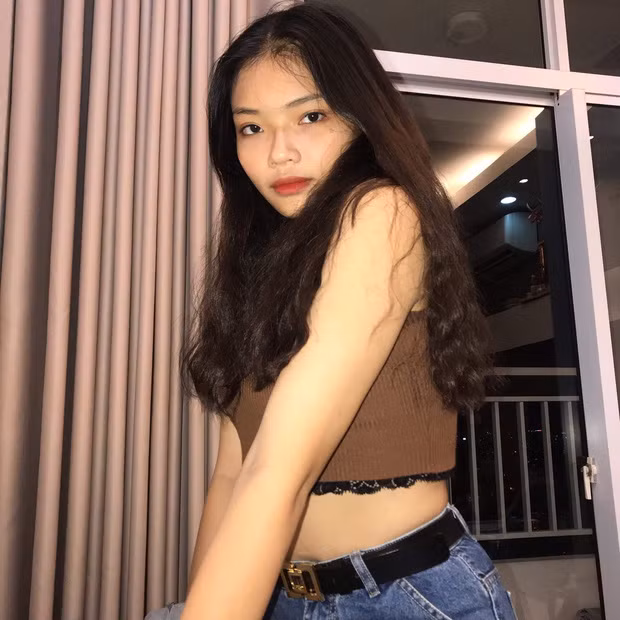 10X cho biết cô bắt đầu phát triển chiều cao từ năm học lớp 9 , đến lúc lên cấp 3 thì Thanh Trâm rất cao, thuộc dạng nhất nhì ở trường.