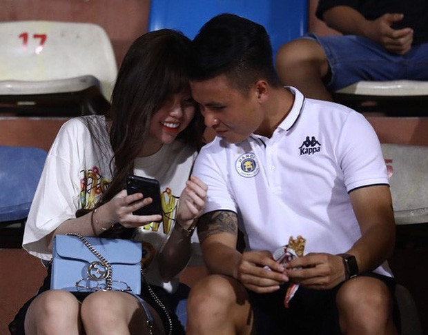 Khi đăng tải hình ảnh mới, chàng tiền vệ CLB Hà Nội cũng không quên khoá bình luận để tránh sự soi mói của cư dân mạng.