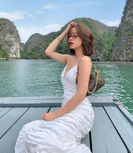 Mai Anh có thể xem là cô nàng rất đắt show chụp hình cho các shop thời trang tại Hà Nội, cũng nhờ ngoại hình cân đối và gương mặt xinh xắn của mình.