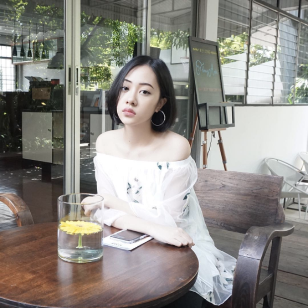 Ở Thuỳ Anh có một vẻ đẹp mong manh và tiểu thư khá đặc biệt nhưng không bị "sến" hay "bánh bèo". Đó cũng là lý do khiến những hình ảnh của cô nàng này nhận được rất nhiều lượt theo dõi từ mọi người.