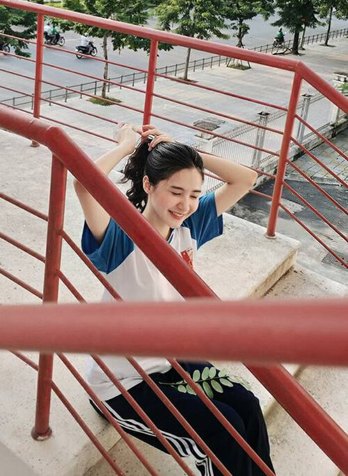 Nữ sinh Bách Khoa Trịnh Minh Tâm từng gây ấn tượng trong buổi xem bóng đá của trường trong trận bán kết giải vô địch Châu Á giữa đội tuyển Việt Nam và Hàn Quốc.