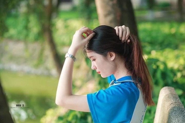 Thời gian gần đây, cũng nhờ gương mặt với nhiều nét tinh tú của mình, Hoài Thu đã thử sức trong việc làm người mẫu ảnh và bước đầu nhận được những thành công.