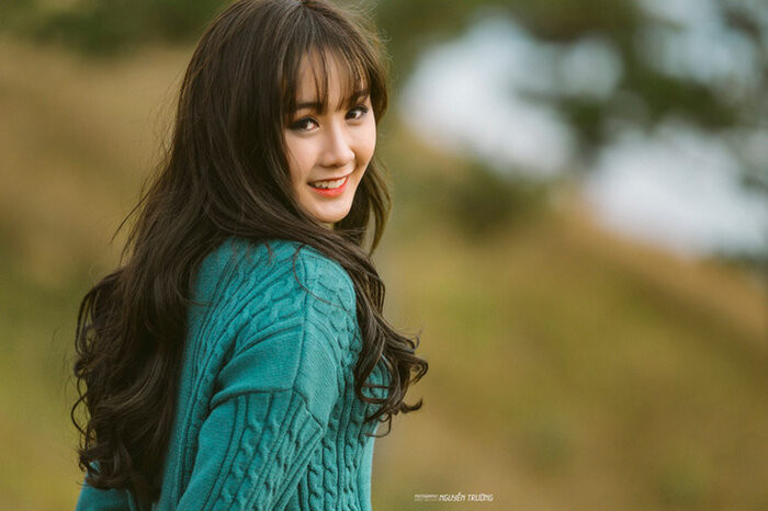 Cùng với phong cách ăn mặc trẻ trung, hợp thời, Hạ Thảo xinh đẹp không thua kém các hot girl.