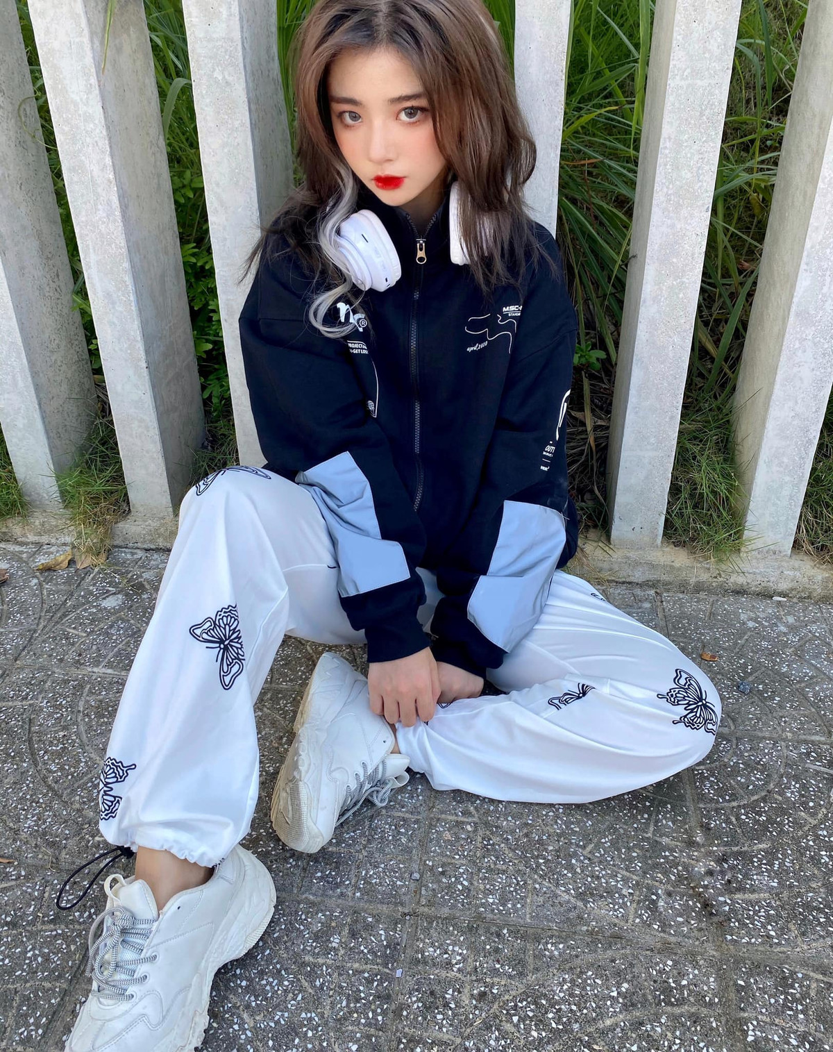 Sau khi “lột xác” thành công, cô nữ sinh Đại học Kinh tế quốc dân nhanh chóng lọt vào tầm mắt của cộng đồng mạng.