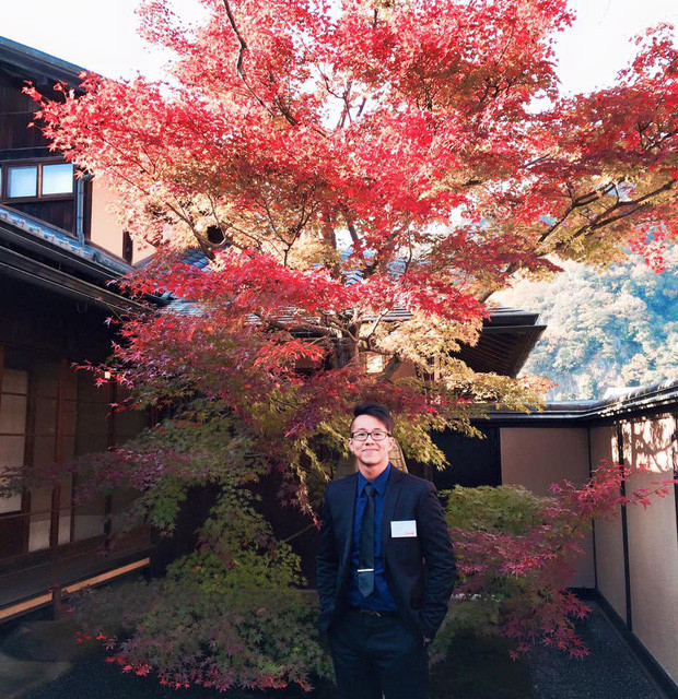 Trên trang cá nhân, chàng CEO Singapore cũng thường xuyên đăng tải ảnh đi công tác, du lịch tại nhiều quốc gia.