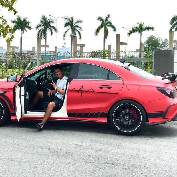 Việc sở hữu những chiếc xế hộp ngầu và siêu đắt đỏ không có gì quá ngạc nhiên đối với anh chàng này.