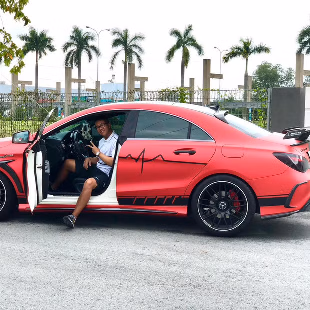 Việc sở hữu những chiếc xế hộp ngầu và siêu đắt đỏ không có gì quá ngạc nhiên đối với anh chàng này.