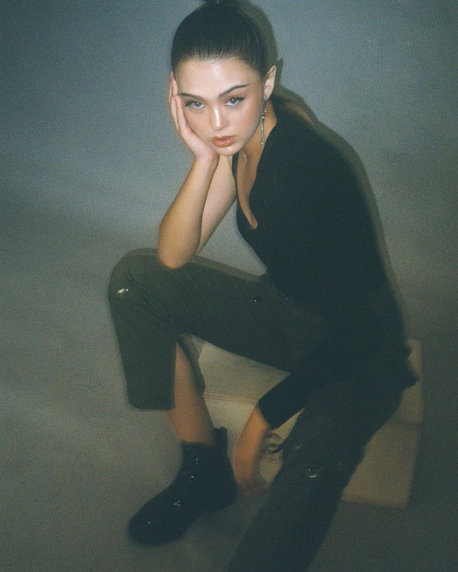 Nếu makeup đậm một chút thì phong cách Dianka lại trở nên quyến rũ khó cưỡng. Mời quý độc giả đón xem thêm video Thủ môn Bùi Tiến Dũng: Mục tiêu là Olympic Tokyo 2020 - Nguồn: VTC NOW