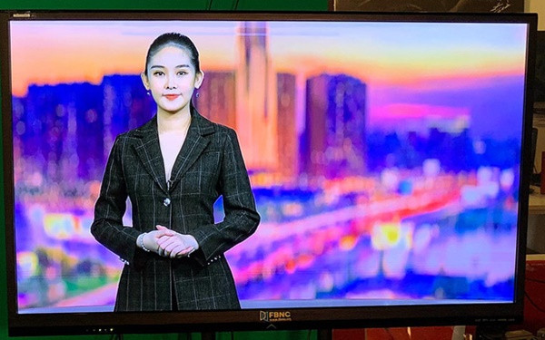 Sau khi lên sóng truyền hình, nàng Hậu nhận được nhiều lời khen từ khán giả về nhan sắc cũng như khả năng dẫn dắt bản tin.