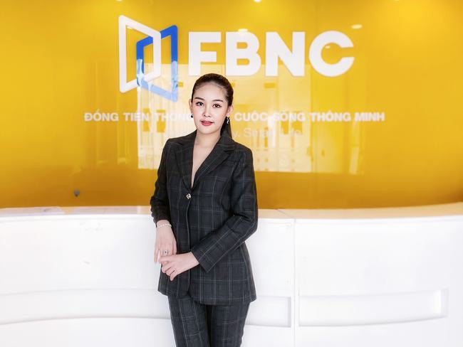 Từng là người không có khiếu ăn nói lưu loát, nhưng bằng tài năng, bản lĩnh cũng như sự tập luyện và trau dồi, Lê Âu Ngân Anh ngày càng thu hút hơn.