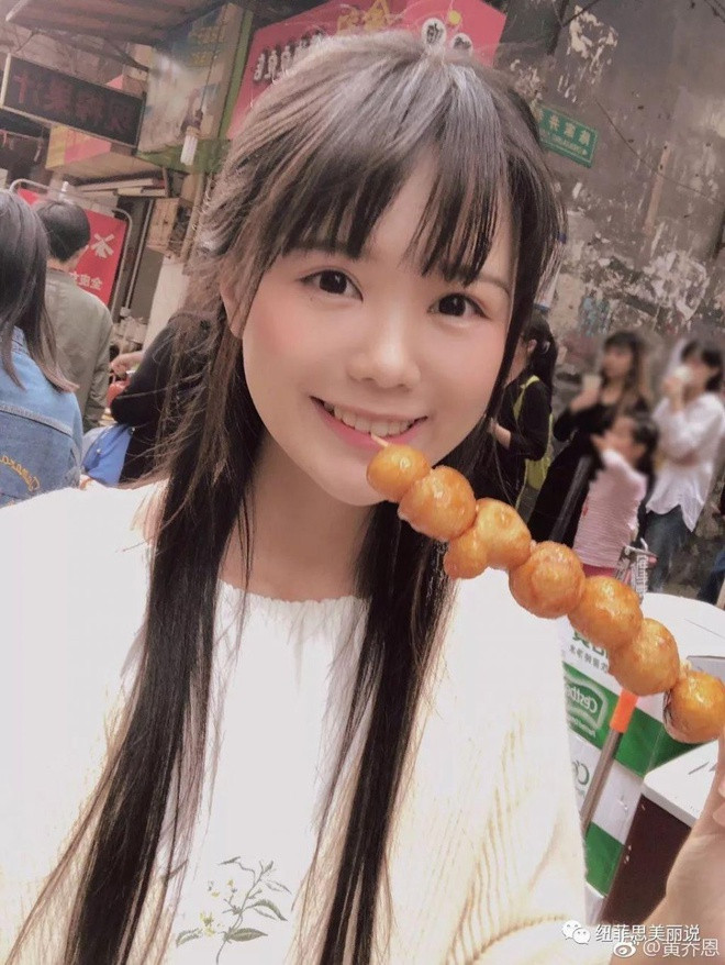 Kiều Ân từng khẳng định các bức ảnh trên trang cá nhân đều là ảnh thật, chưa từng dùng photoshop. Thế nhưng, khoảnh khắc cô nàng lọt ống kính truyền hình ở một sự kiện bị dân mạng đào lại và chỉ trích hot girl sống ảo, lừa dối người hâm mộ.