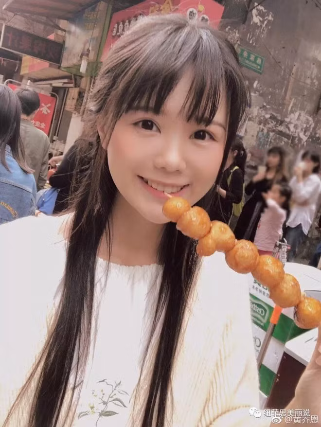 Kiều Ân từng khẳng định các bức ảnh trên trang cá nhân đều là ảnh thật, chưa từng dùng photoshop. Thế nhưng, khoảnh khắc cô nàng lọt ống kính truyền hình ở một sự kiện bị dân mạng đào lại và chỉ trích hot girl sống ảo, lừa dối người hâm mộ.