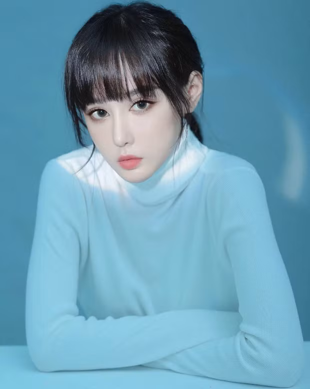 Hot girl được nhiều dân mạng đánh giá là sở hữu nhan sắc hiện tại xinh đẹp không khác gì búp bê lai Tây.