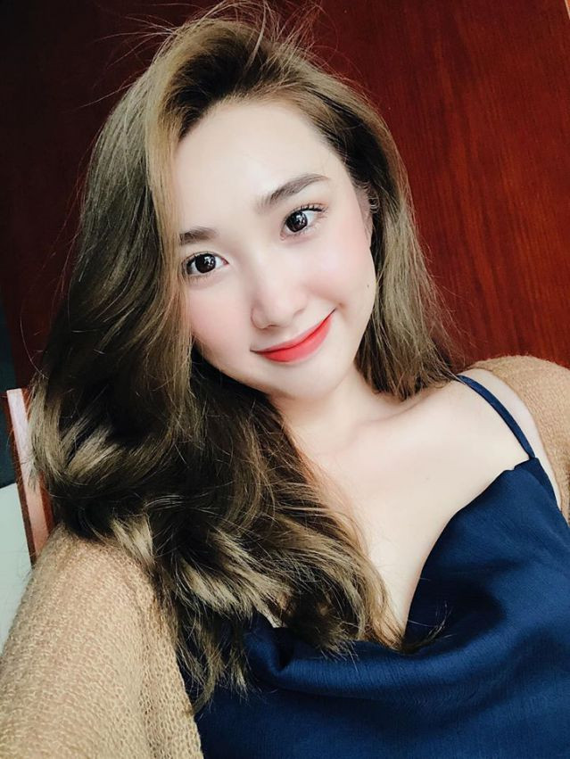 Không chỉ theo dõi Facebook và Instagram, thủ thành xứ Thanh còn tích cực like hầu hết các bài đăng của người yêu tin đồn trên mạng xã hội.