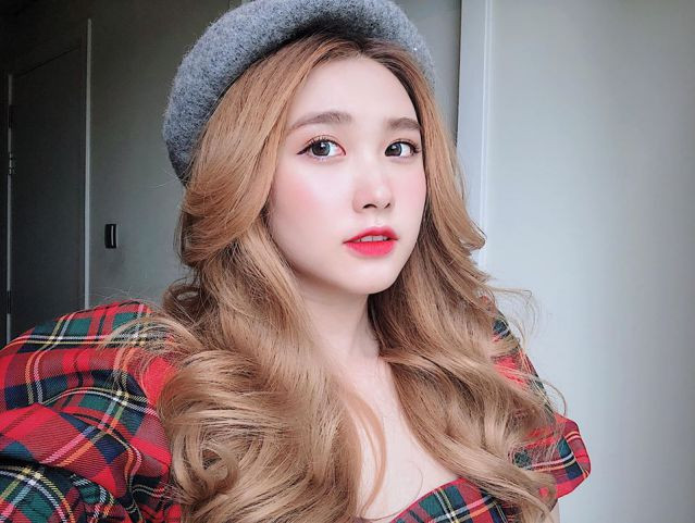 Hot girl sở hữu nhan sắc trong sáng mà cũng đầy quyền rũ, với thân hình cực kỳ nóng bỏng.