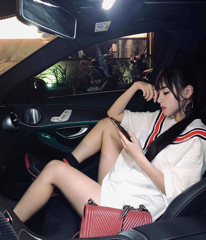 Ở ngoài đời, cô nàng cũng có cuôc sống sang chành đáng mơ ước.