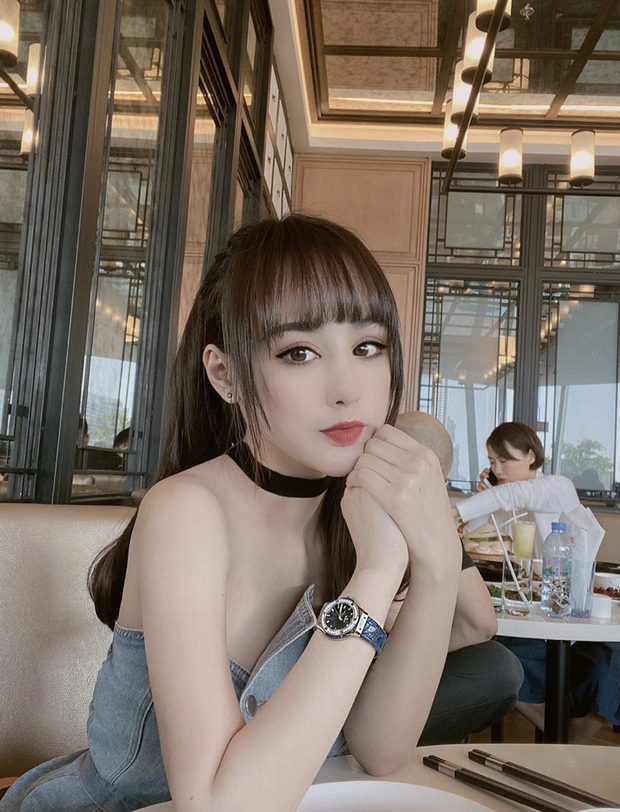 Hot girl được nhiều dân mạng đánh giá là sở hữu nhan sắc xinh đẹp không khác gì búp bê lai Tây.