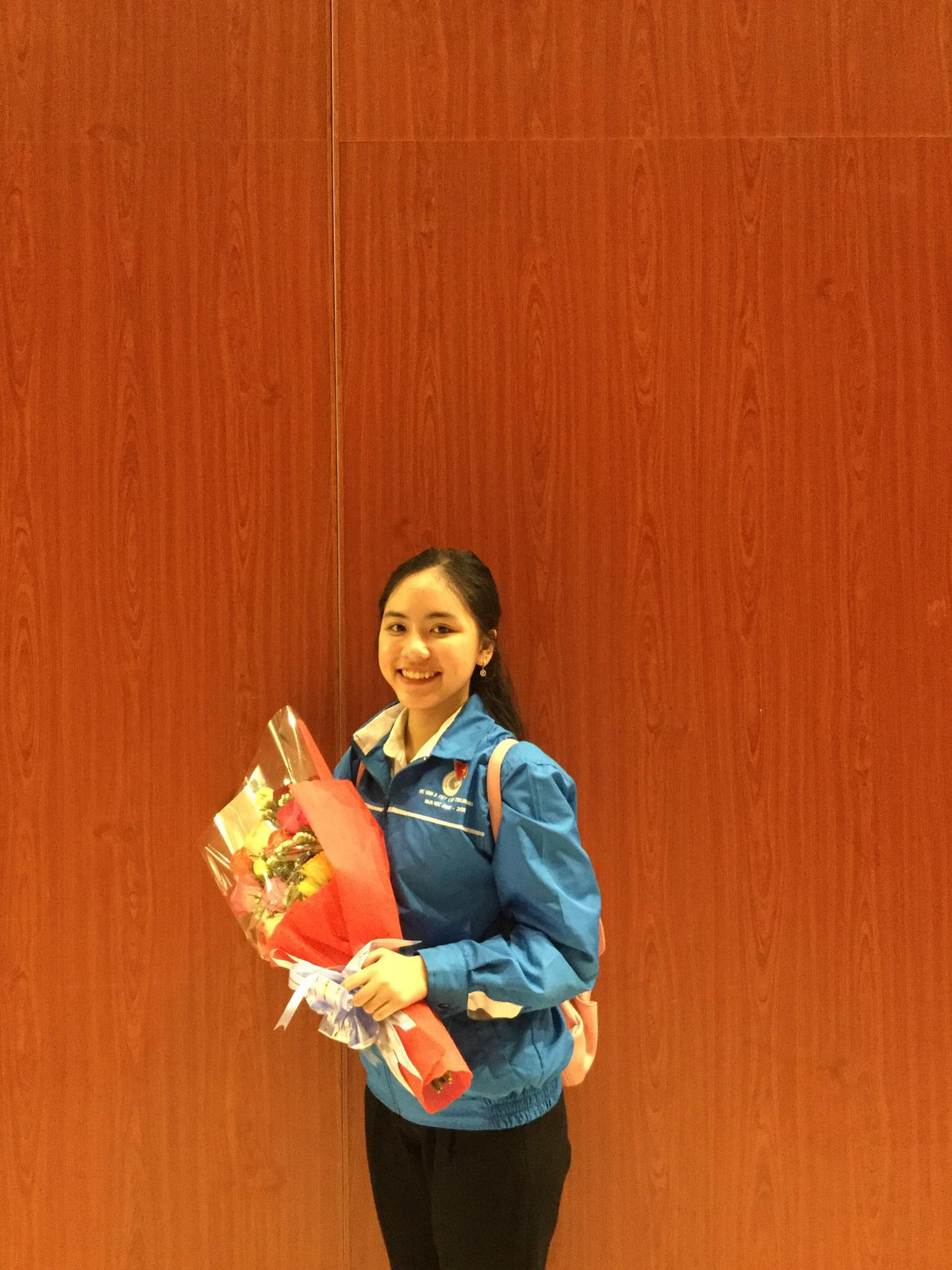 Ở ngoài đời, Hồng Lam có phong cách thời trang khá giản dị.