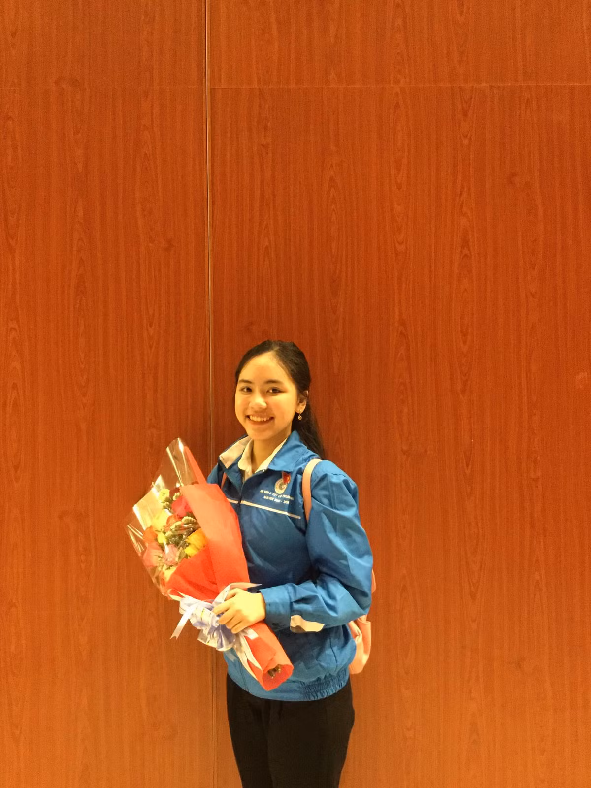 Ở ngoài đời, Hồng Lam có phong cách thời trang khá giản dị.