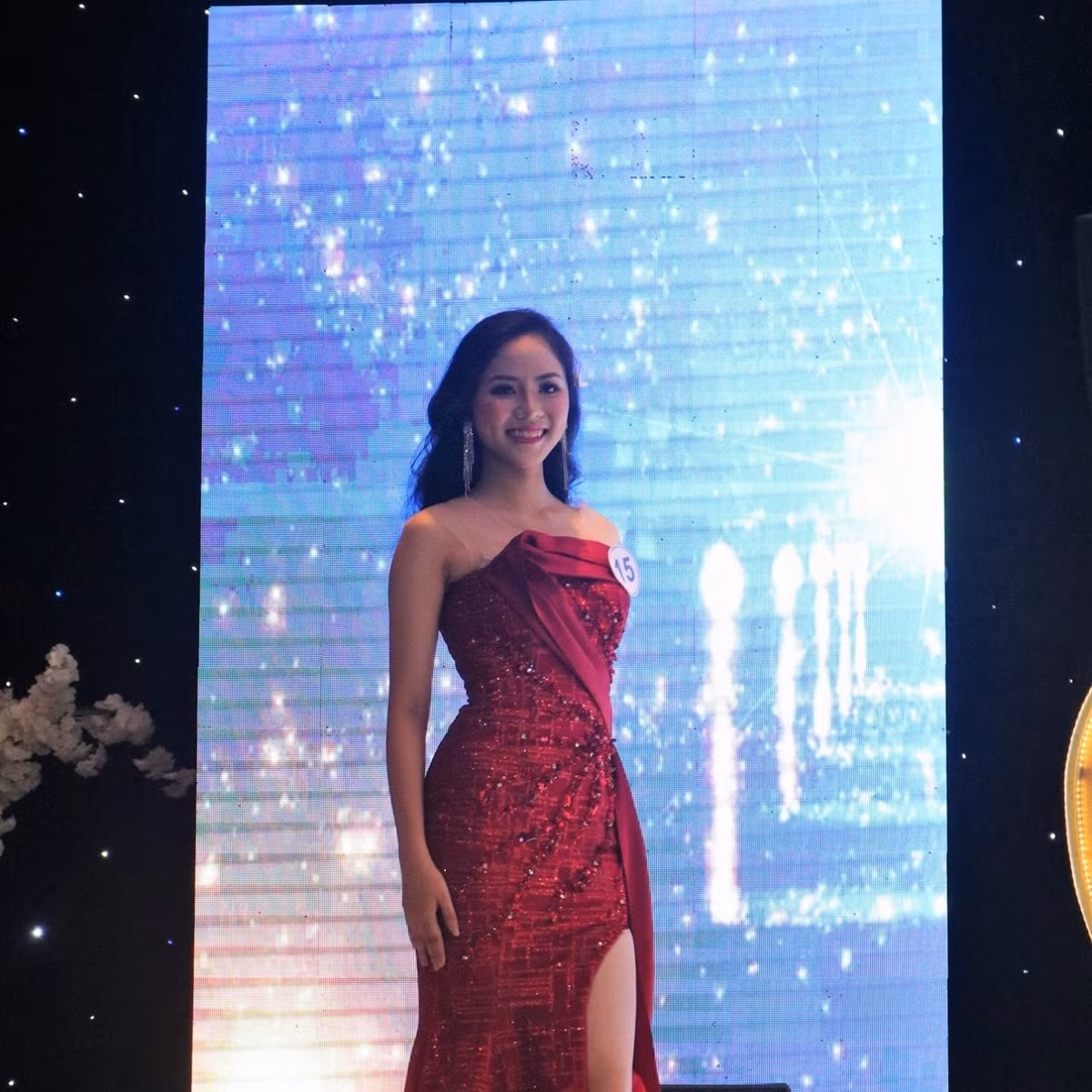 Hình ảnh Hồng Lam tại cuộc thi sắc đẹp được chia sẻ trên fanpage chương trình Olympia đã nhận được nhiều sự quan tâm, bình luận.