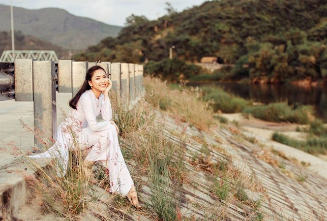 Trước thông tin gái xinh này sẽ tham dự cuộc thi Tuần III Tháng III Quý IV Đường lên đỉnh Olympia, nhiều khán giả đã ngay lập tức bày tỏ sự ngưỡng mộ dành cho nữ sinh Phú Yên.