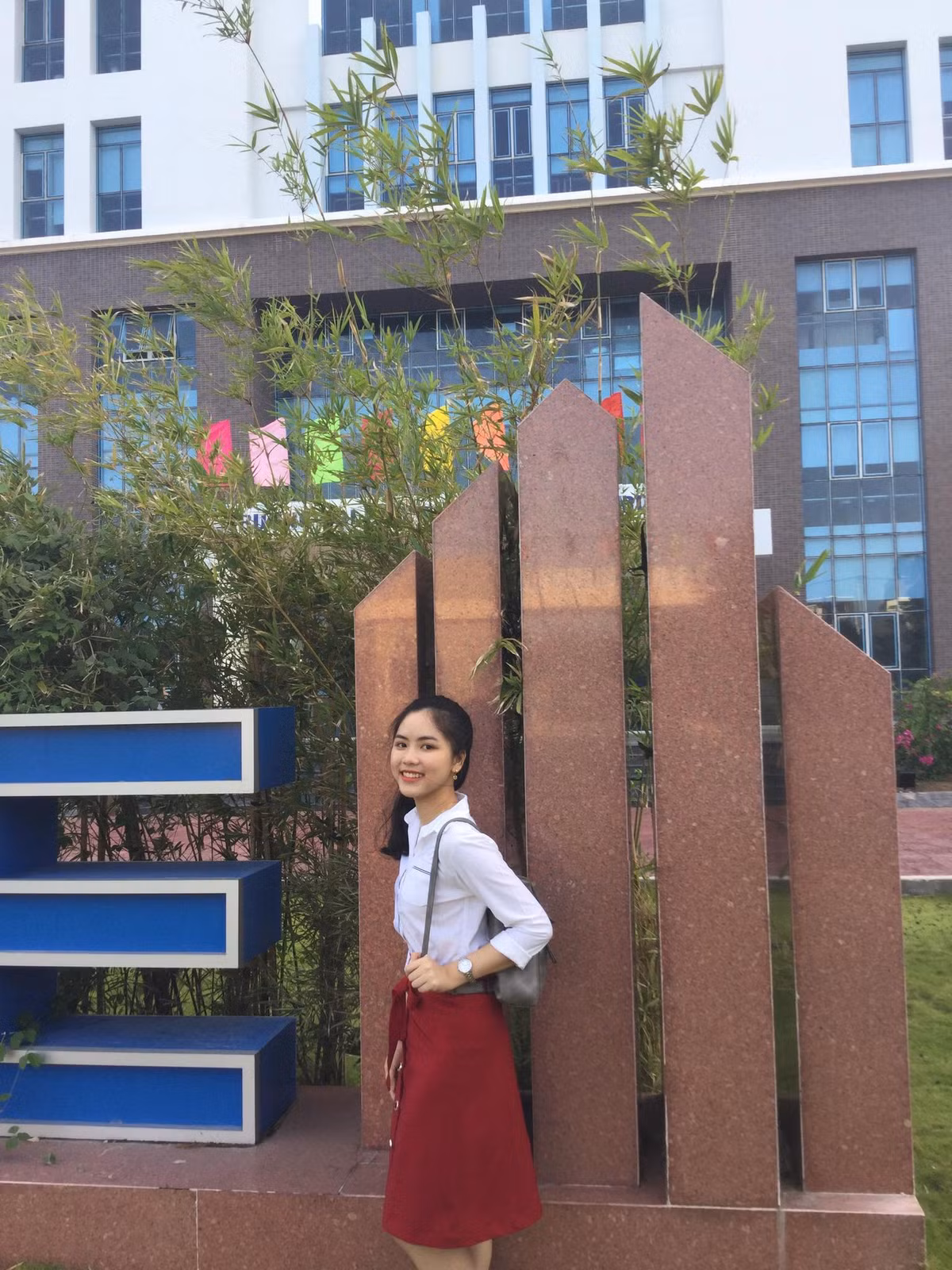 Nữ sinh viên xinh đẹp được nhiều khán giả chú ý khi tham gia sân chơi Đường lên đỉnh Olympia.