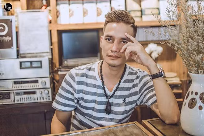 Có lẽ, sự yêu thích mà cộng đồng mạng dành cho Lệ Rơi chỉ dừng lại ở khả năng "hát bất chấp" cùng tính cách vô tư.