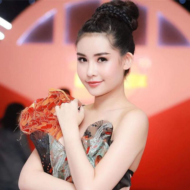 Vượt qua mọi thị phi, những năm gần đây Lê Âu Ngân Anh đã có thay đổi đáng kể khi hạn chế hoạt động showbiz, tập trung vào kinh doanh và học tập.