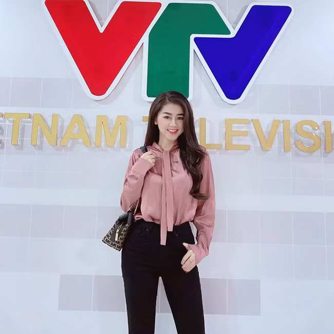 Cô nàng được đánh giá là MC trẻ đầy triển vọng.