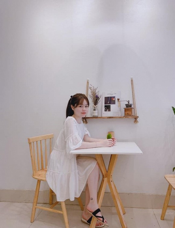 Chính điều này khiến một số người tự hỏi rằng phải chăng Huỳnh Anh có tin vui? Thế nhưng tất cả chỉ là lời đồn đoán của dân mạng. Bởi lẽ cô nàng sau đó đã tự đăng tải hình ảnh thân hình thon gọn lên trang cá nhân nhằm dập tắt dư luận.