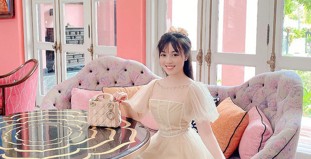 Khi vụ việc diễn ra, phần lớn cư dân mạng đều bênh vực cho nữ giảng viên xinh đẹp khi không may bị diễn viên Nguyễn Trọng Hưng "cắm sừng". Tuy nhiên, mới đây trên MXH bất ngờ xuất hiện một cố gái bất ngờ tố ngược lại Hà My khiến nhiều người không khỏi hoang mang.