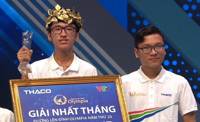 Tại cuộc thi tuần thuộc quý III, Hồ Lê Minh Quân (THPT chuyên Lê Quý Đôn, Khánh Hòa, bên trái trong ảnh) gây ấn tượng mạnh khi lập cùng lúc 2 kỷ lục của Olympia 2020: thí sinh có điểm Khởi động cao nhất (120 điểm) và thí sinh có tổng điểm cao nhất (400 điểm). Nam sinh Khánh Hòa sau đó dừng chân đầy tiếc nuối ở cuộc thi quý. Sau 45 trận của năm 20 đã lên sóng, chưa có thí sinh nào vượt qua thành tích 400 điểm của Minh Quân.