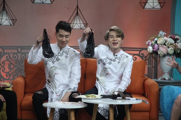 Theo đó, trong chương trình có với sự tham gia của cặp đôi Jack và K-ICM, MC đã có câu hỏi rằng, trong hai người ai là người bừa bộn nhất. Câu trả lời của họ là không ai bừa bộn cả. Ngay sau câu trả lời, nữ MC vô tư nhận xét về khách mời rằng "Đây là động vật quý hiếm cần được bảo tồn".