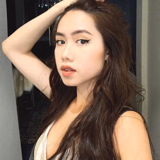 Mina hiện đang làm beauty blogger có tiếng.