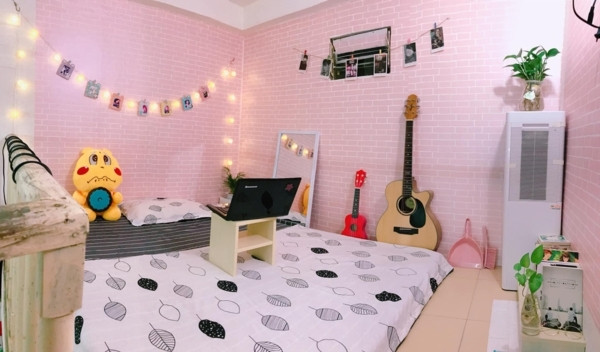 Với chi phí bỏ ra chỉ khoảng 1,6 triệu đồng cùng một chút tỉ mỉ, quyết tâm, Minh Phượng đã mang tới diện mạo hoàn toàn khác cho không gian trọ chỉ vỏn vẹn 15m2.