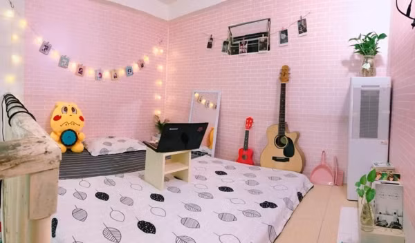 Với chi phí bỏ ra chỉ khoảng 1,6 triệu đồng cùng một chút tỉ mỉ, quyết tâm, Minh Phượng đã mang tới diện mạo hoàn toàn khác cho không gian trọ chỉ vỏn vẹn 15m2.