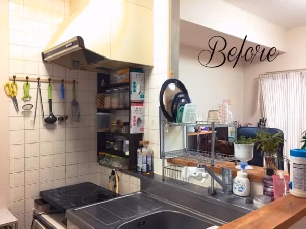 Khác với những căn phòng trên, không gian bếp của cô gái đến từ TP HCM trước và sau khi cải tạo đã khiến không ít người thấy bất ngờ.