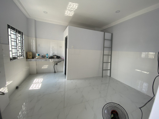 Căn phòng ban đầu của cô gái có tên Nguyễn Thị Thúy Hằng (26 tuổi) chỉ toàn trống trơn với thiết kế, bài trì cực đơn giản. Từ đây, Hằng bắt đầu lên ý tưởng để "F5" lại nó thật lung linh, đẹp nhất có thể.