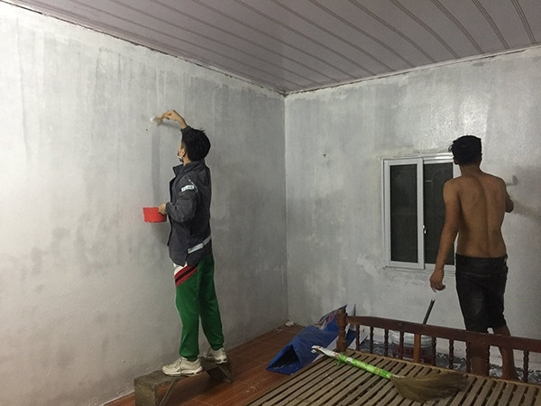 Từ một phòng trọ chật hẹp, đơn sơ rộng chừng 16m2, chàng trai đến từ Vĩnh Phúc này cũng đã "hô biến" nó thành căn phòng đẹp không khác gì homestay.