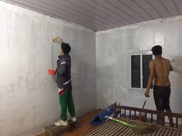 Từ một phòng trọ chật hẹp, đơn sơ rộng chừng 16m2, chàng trai đến từ Vĩnh Phúc này cũng đã "hô biến" nó thành căn phòng đẹp không khác gì homestay.