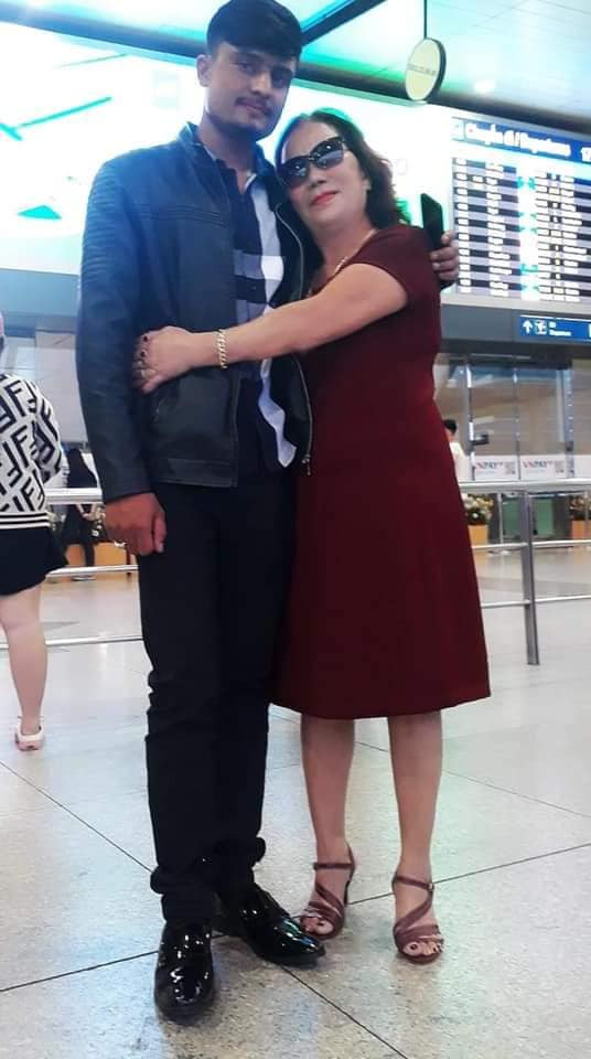 Mấy ngày qua, vợ chồng "cô dâu 65" bất ngờ bị hàng xóm tiết lộ nhiều thông tin bất ngờ về người chồng ngoại quốc khiến dân tình xôn xao.