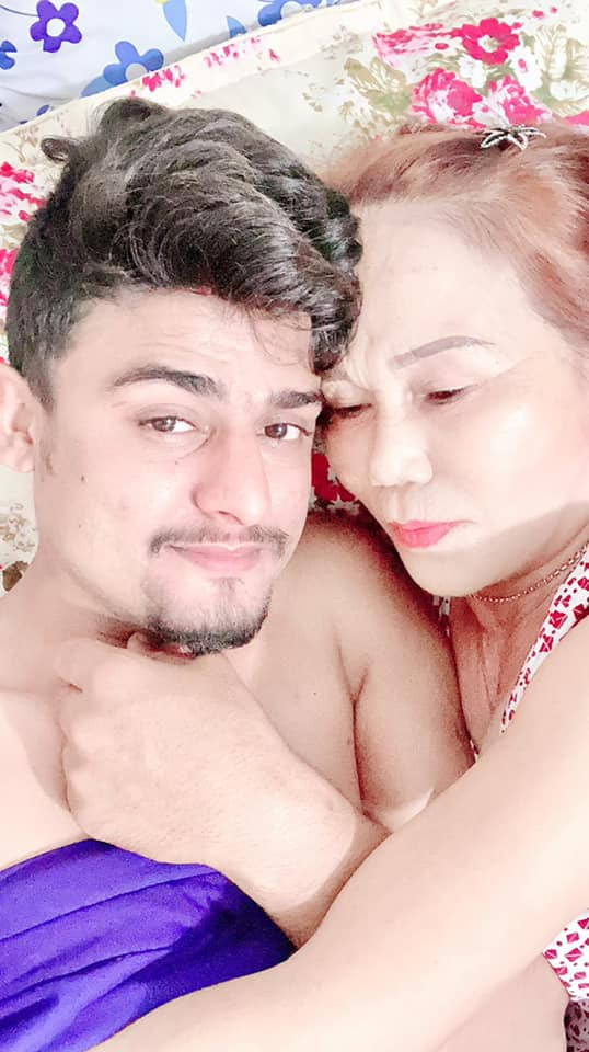 Trước những lùm xùm đó, mới đây Joni đã đăng trên facebook cá nhân hình ảnh cả hai có khoảnh khắc "thân mật" nhằm đập tan mọi tin đồn từ người hàng xóm vừa qua.